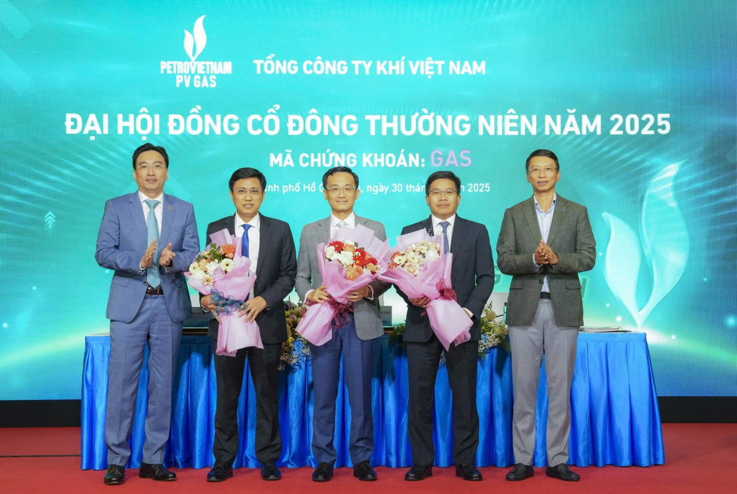Cổ đông ấn tượng với kết quả SXKD và tin tưởng vào triển vọng phát triển bền vững của PV GAS