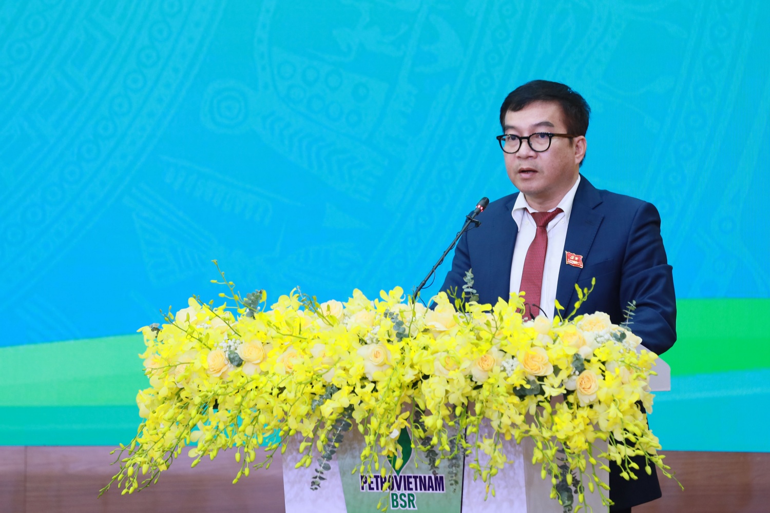 Đồng chí Nguyễn Việt Thắng - Phó Bí thư Đảng ủy, Thành viên Hội đồng quản trị, Tổng Giám đốc Công ty trình bày Báo cáo kiểm điểm của tập thể Ban Chấp hành Đảng bộ Công ty BSR nhiệm kỳ 2020 - 2025.