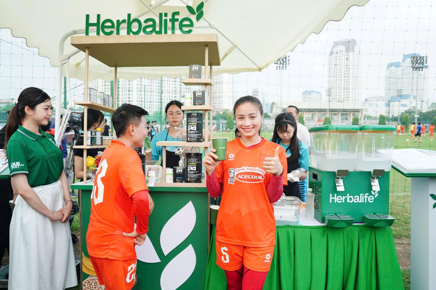 Herbalife Việt Nam tiếp tục đồng hành cùng các đội tuyển bóng đá Việt Nam