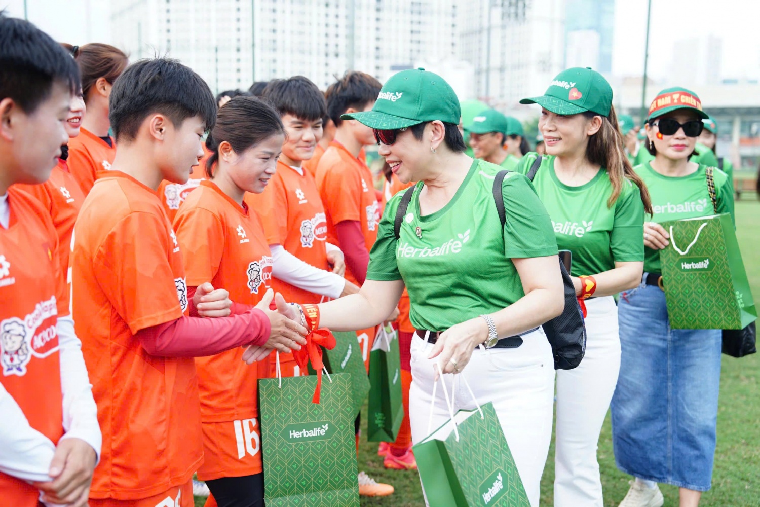 Herbalife Việt Nam tiếp tục đồng hành cùng các đội tuyển bóng đá Việt Nam