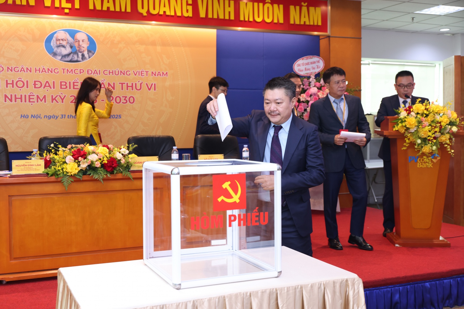 Nâng cao vai trò hat nhân chính trị, trở thành Ngân hàng trụ cột trong hệ sinh thái Petrovietnam