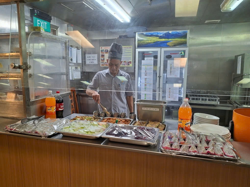 Phía sau mạch sống giàn khoan
