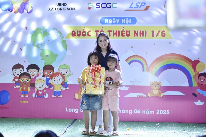 LSP mang niềm vui đến với trẻ em xã Long Sơn nhân Ngày Quốc tế Thiếu nhi 1/6