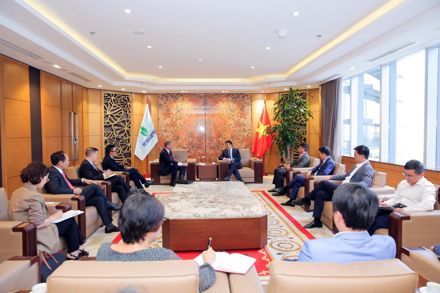 Petrovietnam/PV GAS trao đổi hợp tác với Excelerate Energy
