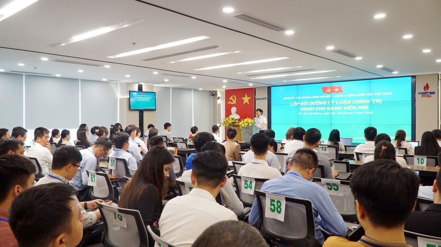 Đảng ủy Petrovietnam khai giảng lớp Bồi dưỡng lý luận chính trị cho đảng viên mới năm 2025 khu vực TP HCM
