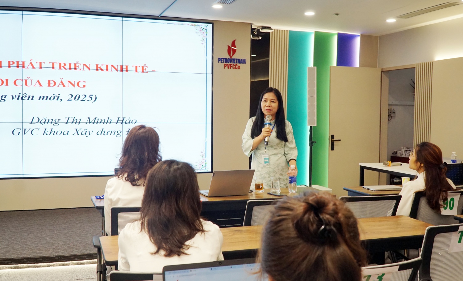 chuyên đề “Đường lỗi phát triển kinh tế - xã hội của Đảng” 