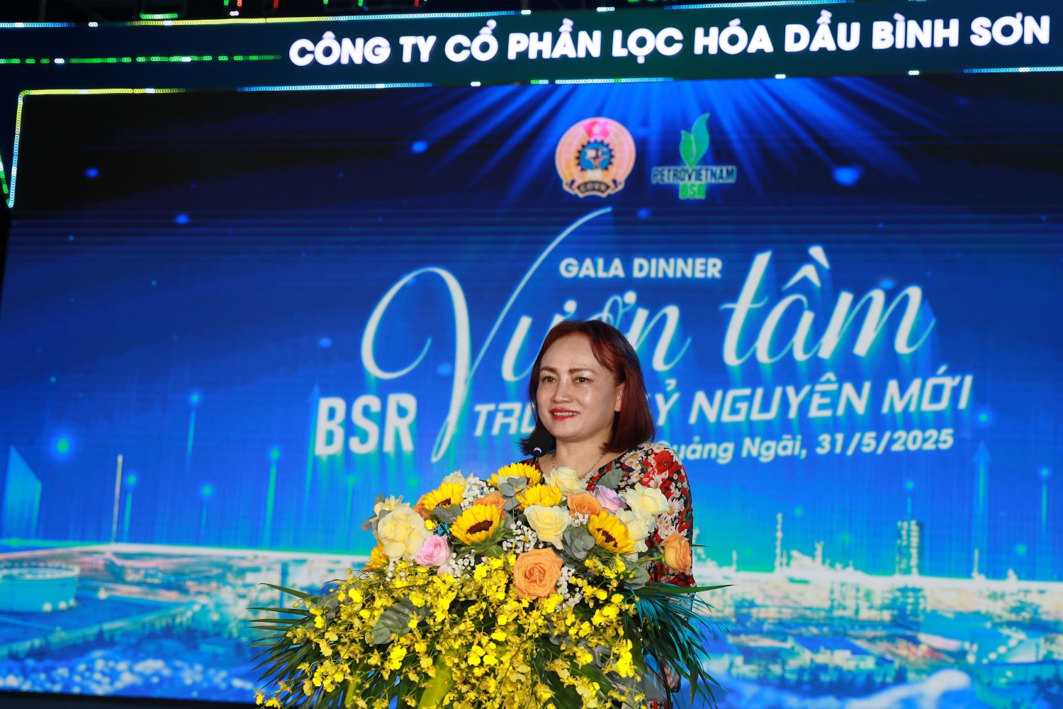 Bà Nghiêm Thuỳ Lan - Chủ tịch Công đoàn Dầu khí Việt Nam phát biểu, chia sẻ tại chương trình kỷ niệm Ngày truyền thống BSR.