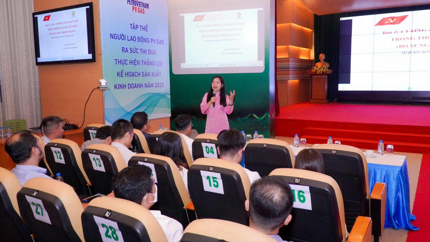 Khai giảng lớp Bồi dưỡng nhận thức về Đảng khu vực TP HCM năm 2025