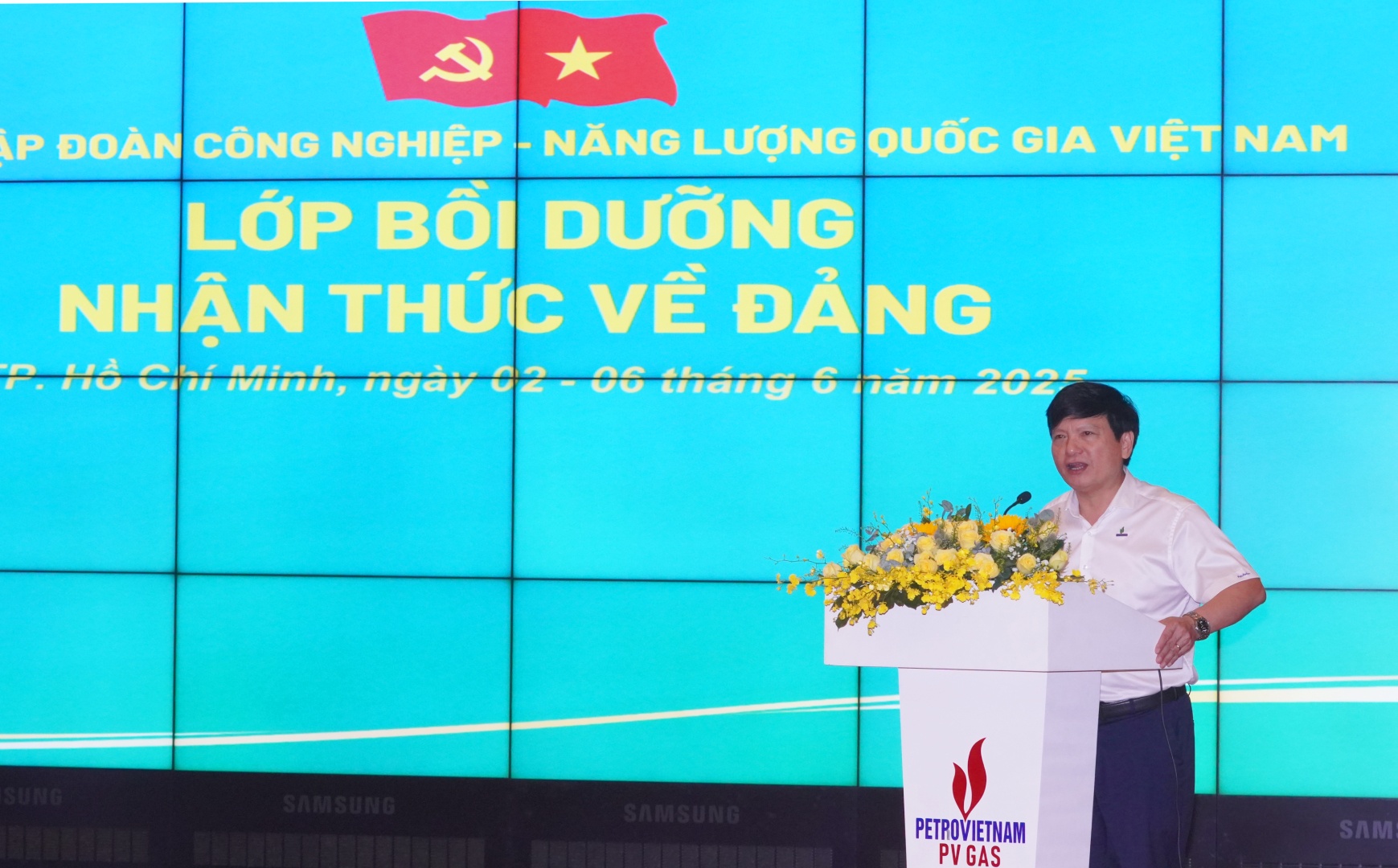 Khai giảng lớp Bồi dưỡng nhận thức về Đảng khu vực TP HCM năm 2025
