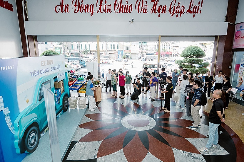 Tiểu thương hào hứng với VinFast EC Van: Nâng chuẩn xe chở hàng trong nội đô