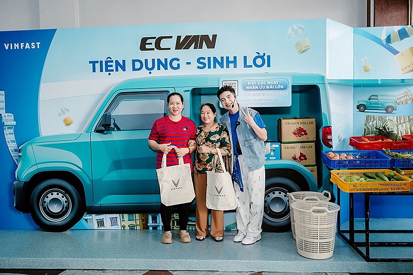 Tiểu thương hào hứng với VinFast EC Van: Nâng chuẩn xe chở hàng trong nội đô