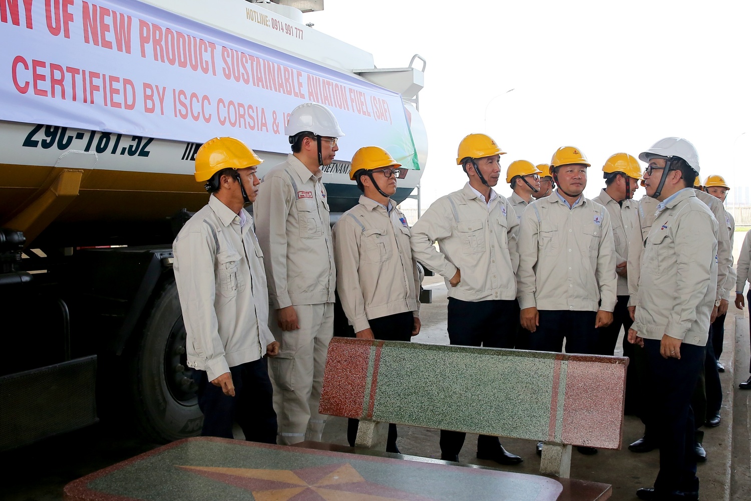 Lãnh đạo BSR và các đơn vị liên quan tham quan khu vực xuất bán sản phẩm tại Nhà máy Lọc dầu Dung Quất.