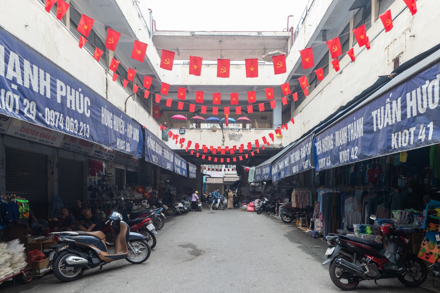 Đóng mở bất phân: Tình trạng ở chợ Đồng Xuân và các phố xung quanh