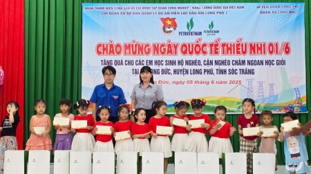 Đoàn Thanh niên Petrovietnam trao tặng nhà tình nghĩa và hỗ trợ cho trẻ em khó khăn tại Sóc Trăng