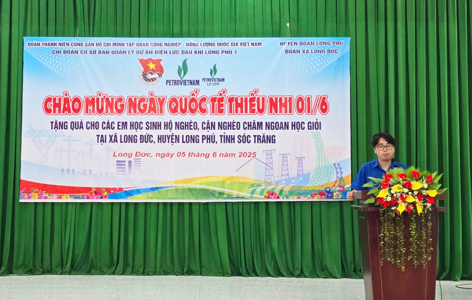 Đoàn thanh niên Petrovietnam trao tặng nhà tình nghĩa và quà cho trẻ em khó khăn tại Sóc Trăng