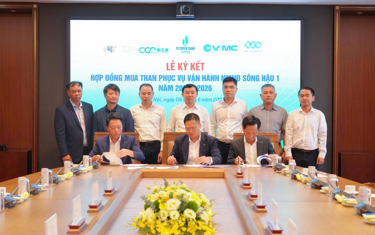 Ký kết hợp đồng cung cấp 2 triệu tấn than cho Nhà máy Nhiệt điện Sông Hậu 1
