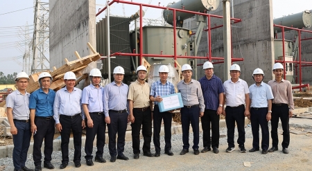 Kiểm tra công trường dự án được chọn gắn biển chào mừng Đại hội Đảng bộ EVN lần thứ IV