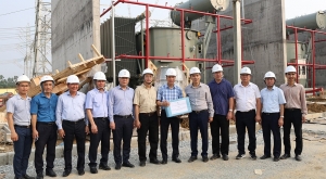 Kiểm tra công trường dự án được chọn gắn biển chào mừng Đại hội Đảng bộ EVN lần thứ IV