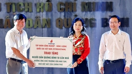 Petrovietnam trao tặng 10 căn nhà tình nghĩa nhân Tuần lễ Biển và Hải đảo Việt Nam 2025