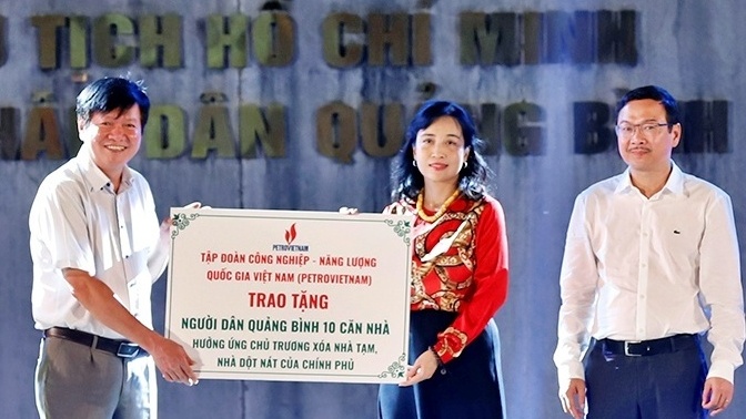 Petrovietnam trao tặng 10 căn nhà tình nghĩa nhân Tuần lễ Biển và Hải đảo Việt Nam 2025