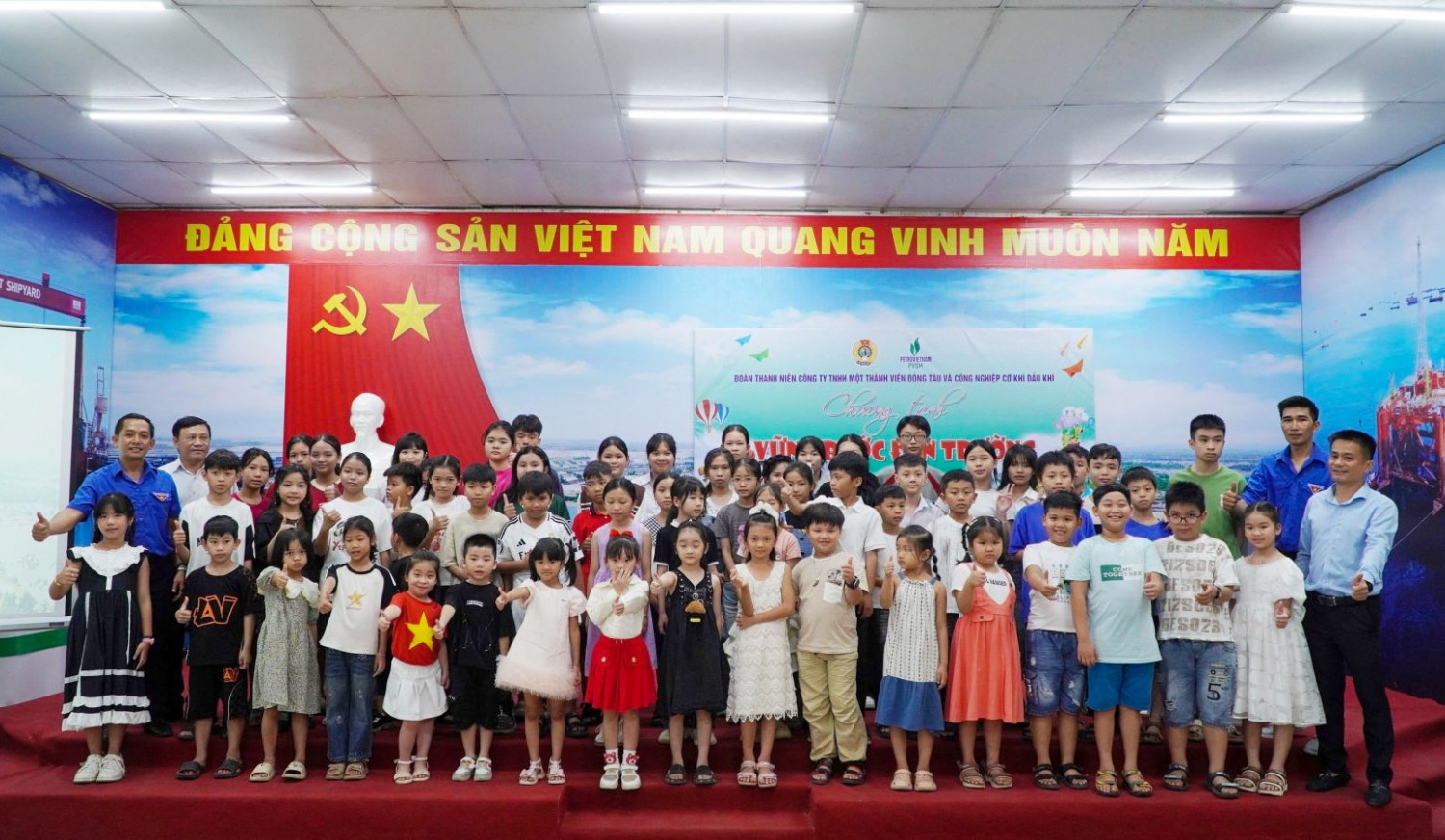 Đoàn thanh niên PVSM tổ chức chương trình “Vững bước đến trường” cho con em CBCNV