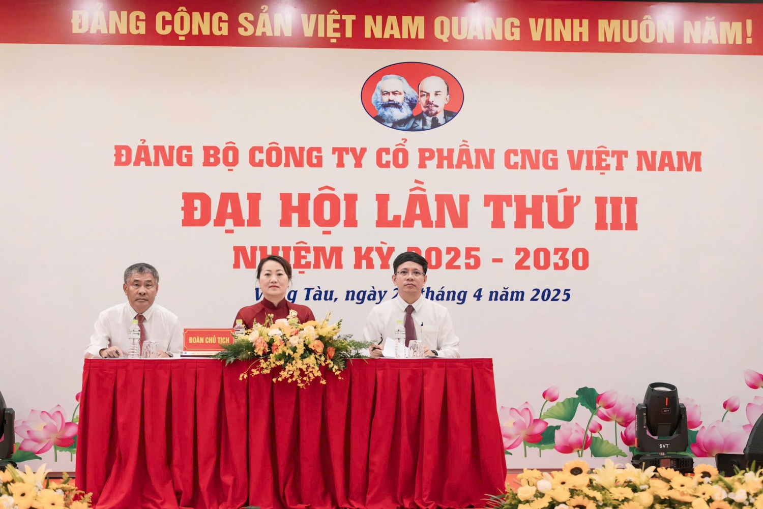 Đoàn chủ tịch điều hành Đại hội