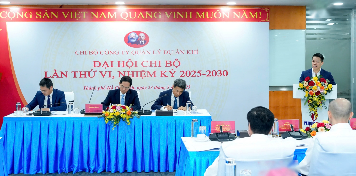 Đồng chí Phạm Văn Phong – Phó Bí thư Đảng ủy, Tổng Giám đốc PV GAS phát biểu tại Đại hội