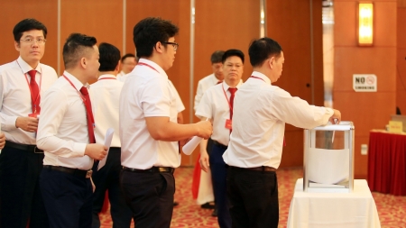 Xây dựng Đảng bộ vững mạnh, từng bước ổn định, phát triển PetroCons