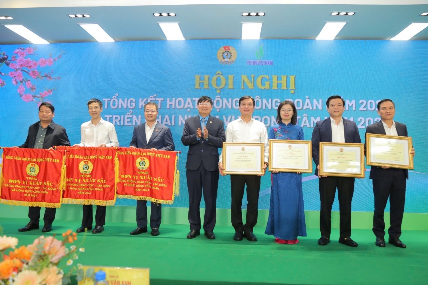 Công đoàn PVEP vinh dự được Tổng Liên đoàn Lao động Việt Nam trao bằng khen cho các tập thể có thành tích xuất sắc trong phong trào thi đua lao động giỏi và xây dựng tổ chức công đoàn vững mạnh năm 2024.