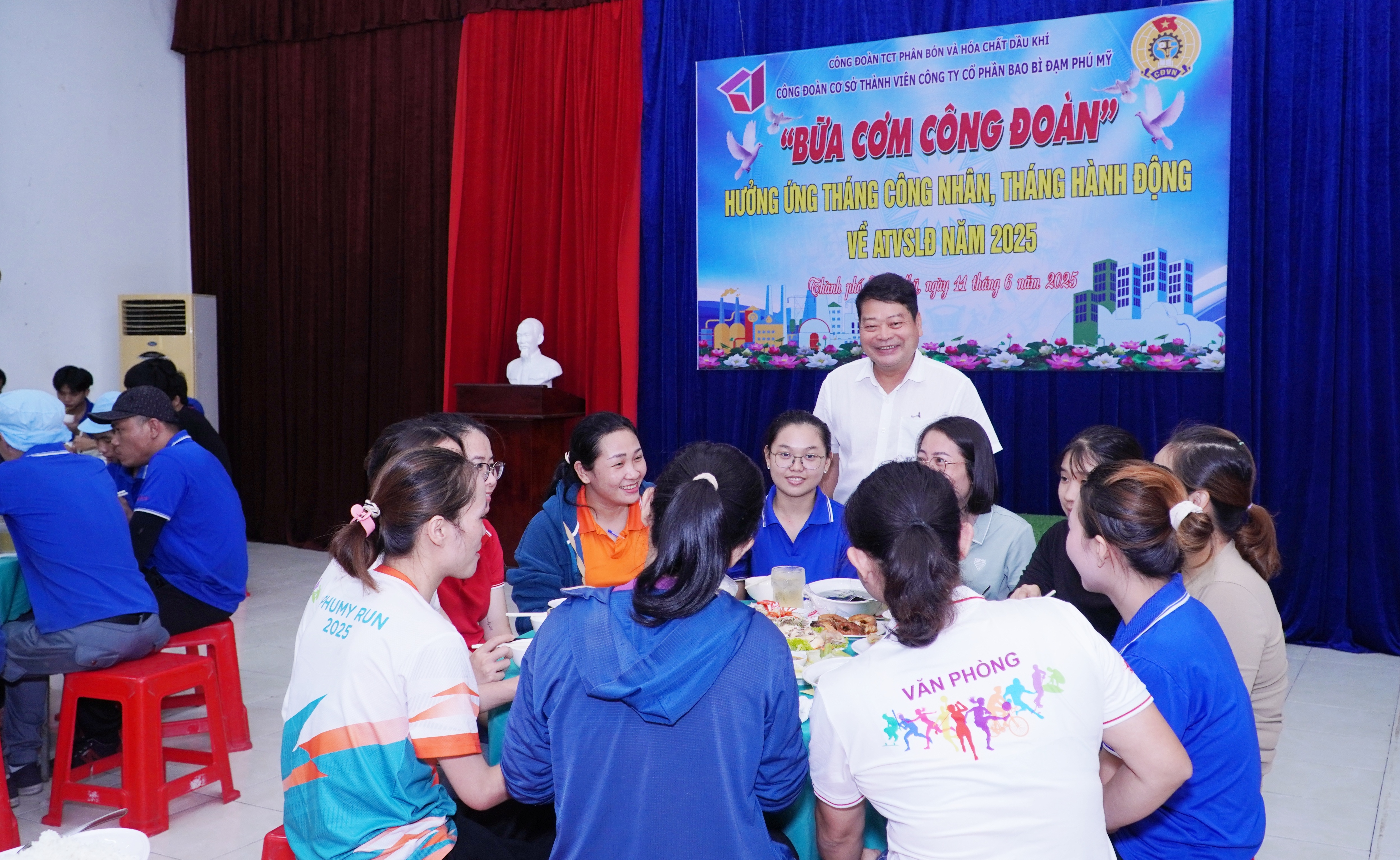 Chăm lo, sẻ chia từ “Bữa cơm Công đoàn” chất lượng