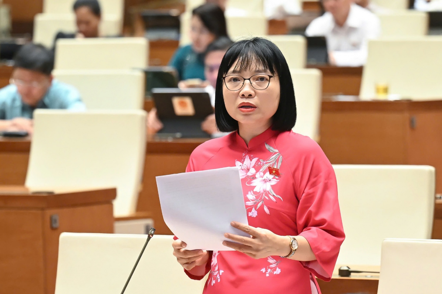 Tăng mức phạt hành chính cần dựa trên thực tế thu nhập của người dân