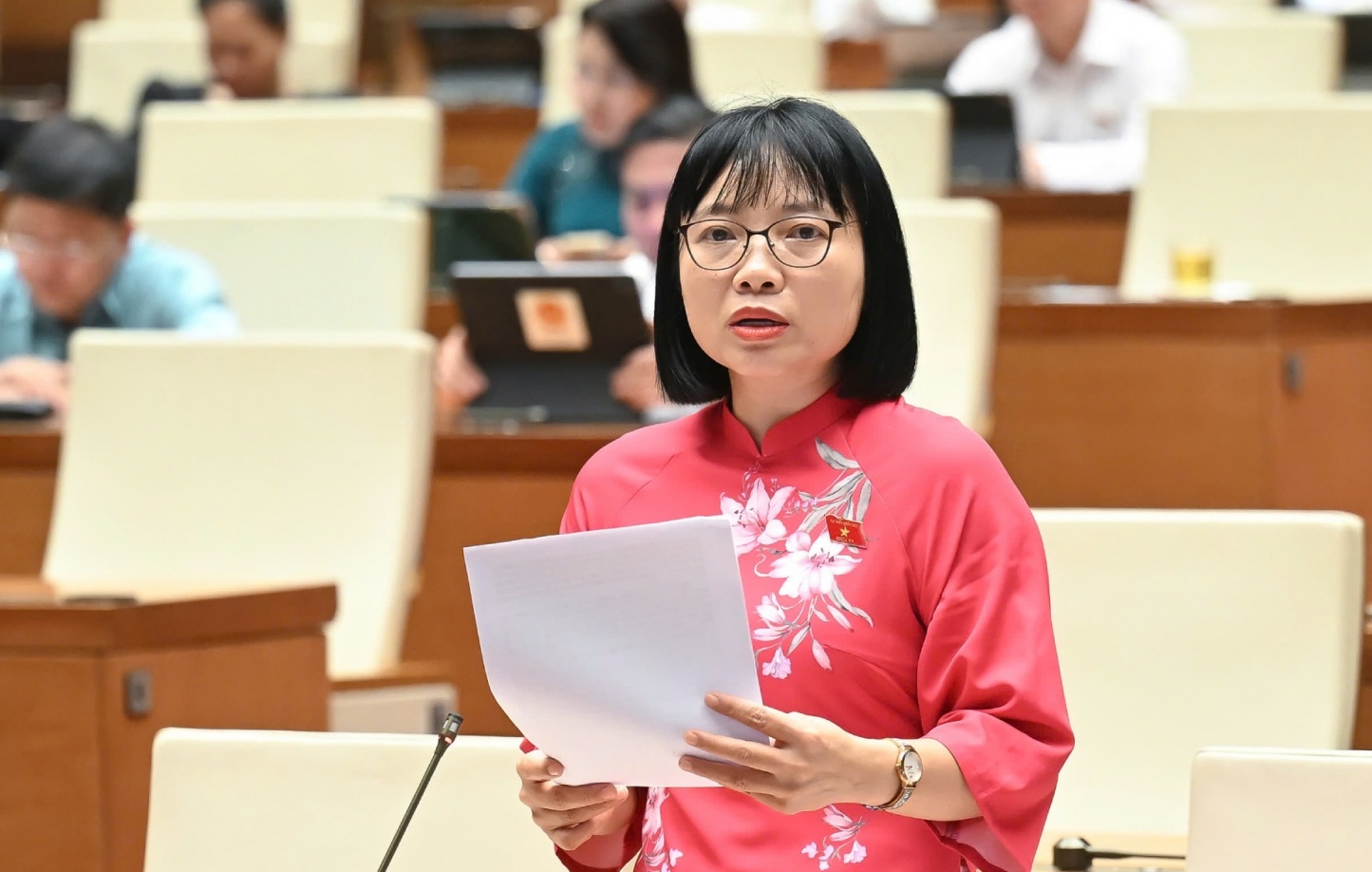 Tăng mức phạt hành chính cần dựa trên thực tế thu nhập của người dân