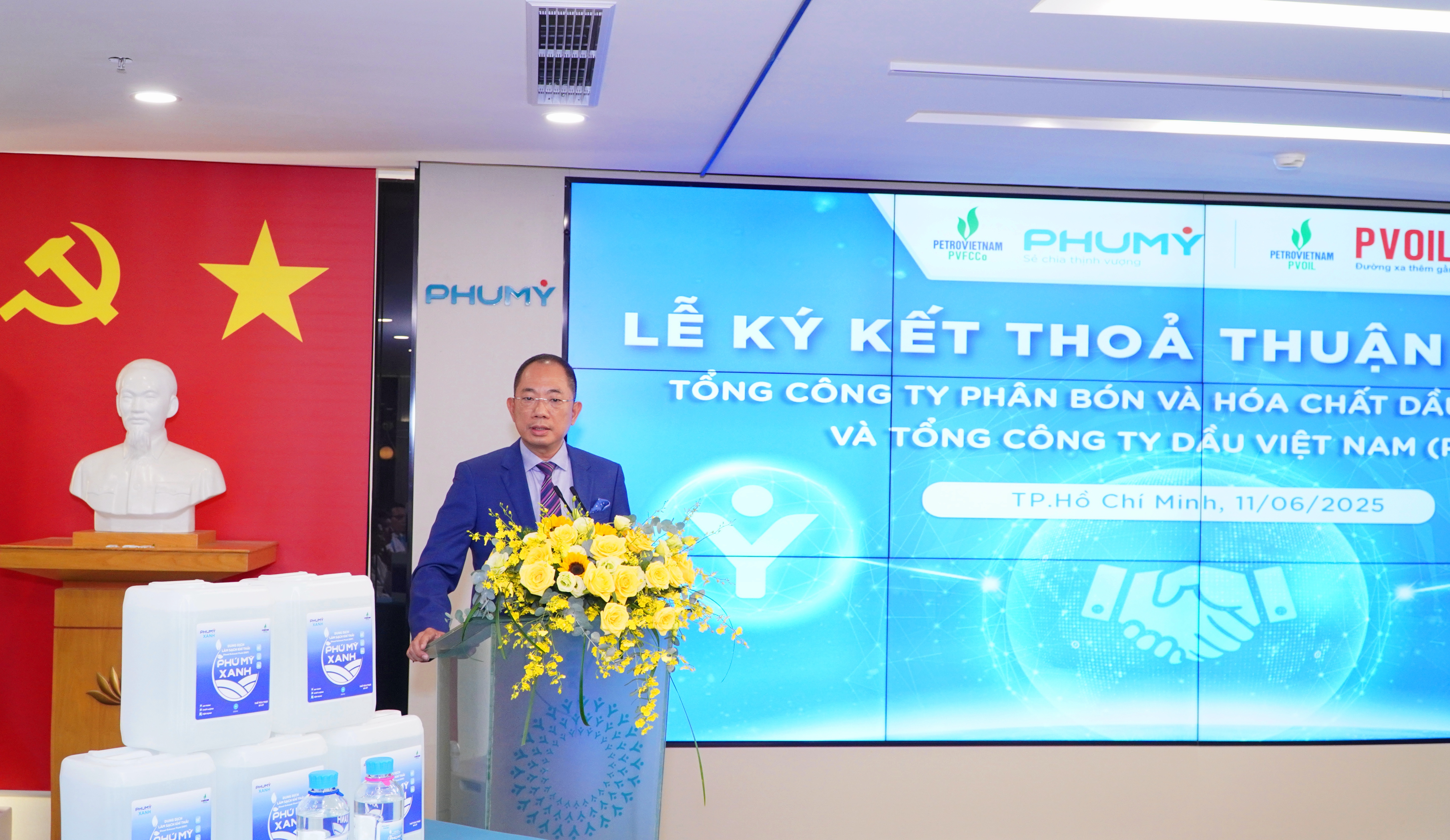PVFCCo   Phú Mỹ và PVOIL ký kết thỏa thuận hợp tác trong lĩnh vực dịch vụ, thương mại và hóa chất