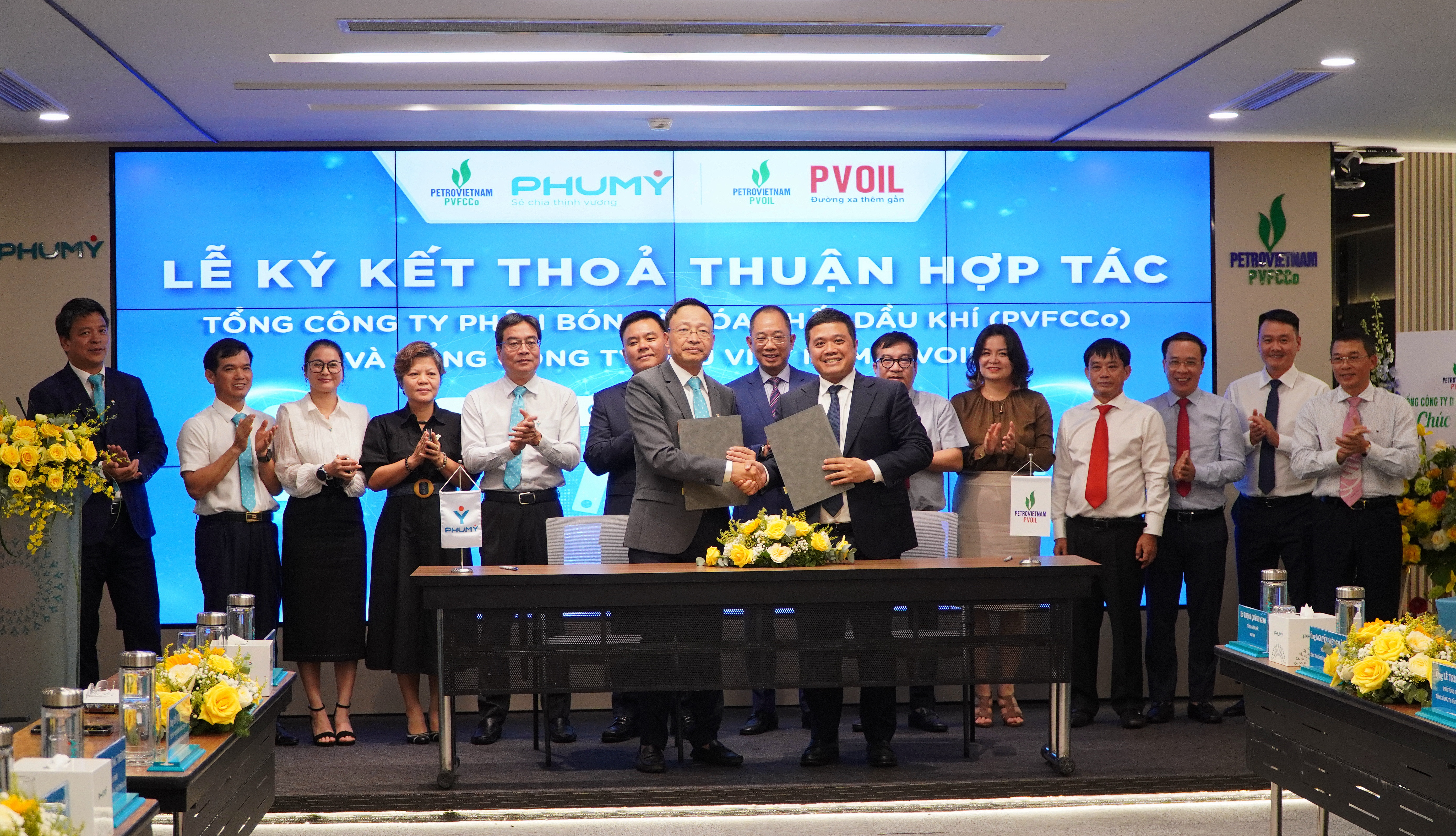 PVFCCo   Phú Mỹ và PVOIL ký kết thỏa thuận hợp tác trong lĩnh vực dịch vụ, thương mại và hóa chất