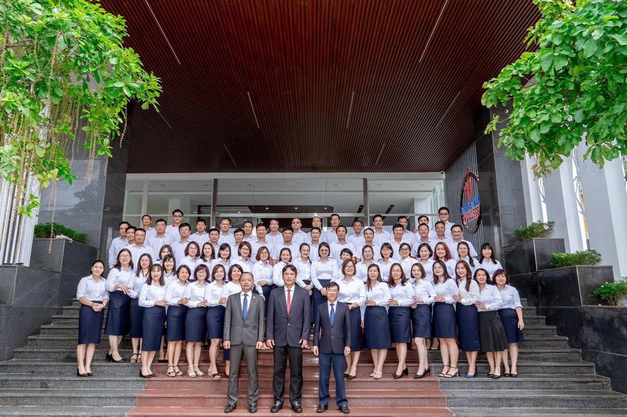 Tập thể lãnh đạo, giảng viên trường PV College.