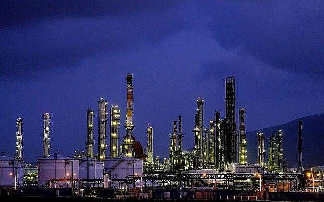 Khung cảnh tại cơ sở lọc dầu Haifa của Israel - Ảnh: Internet Khung cảnh tại cơ sở lọc dầu Haifa của Israel - Ảnh: Internet