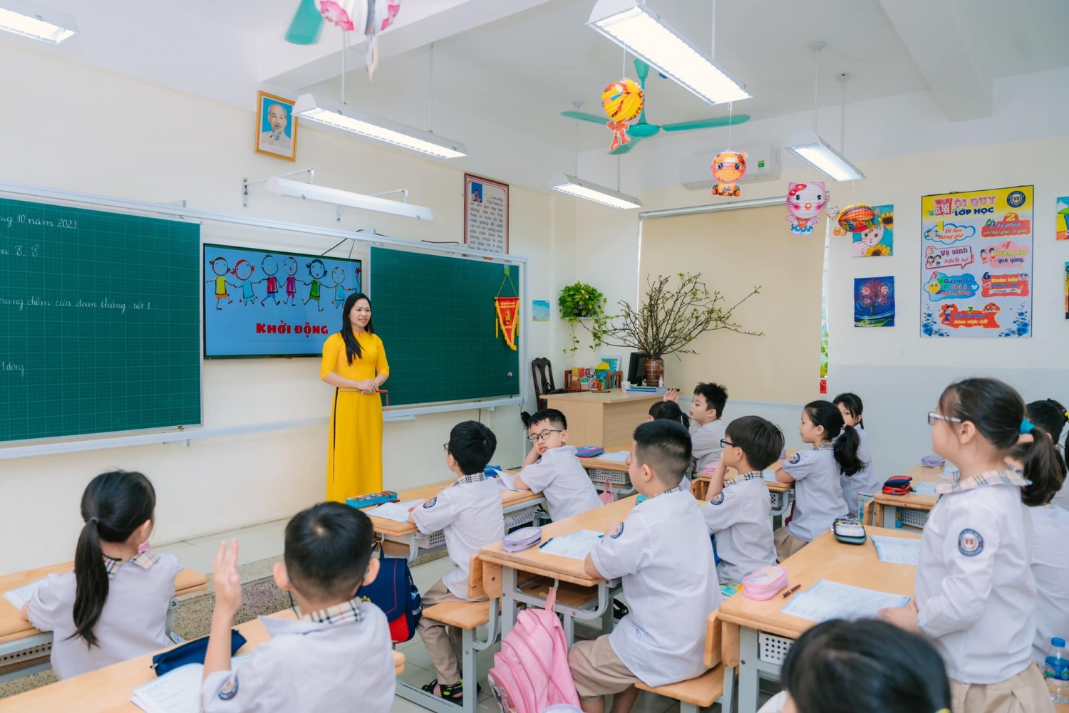 Quốc hội thông qua Luật Nhà giáo: Không cấm dạy thêm, học thêm, tăng bảo vệ quyền lợi giáo viên
