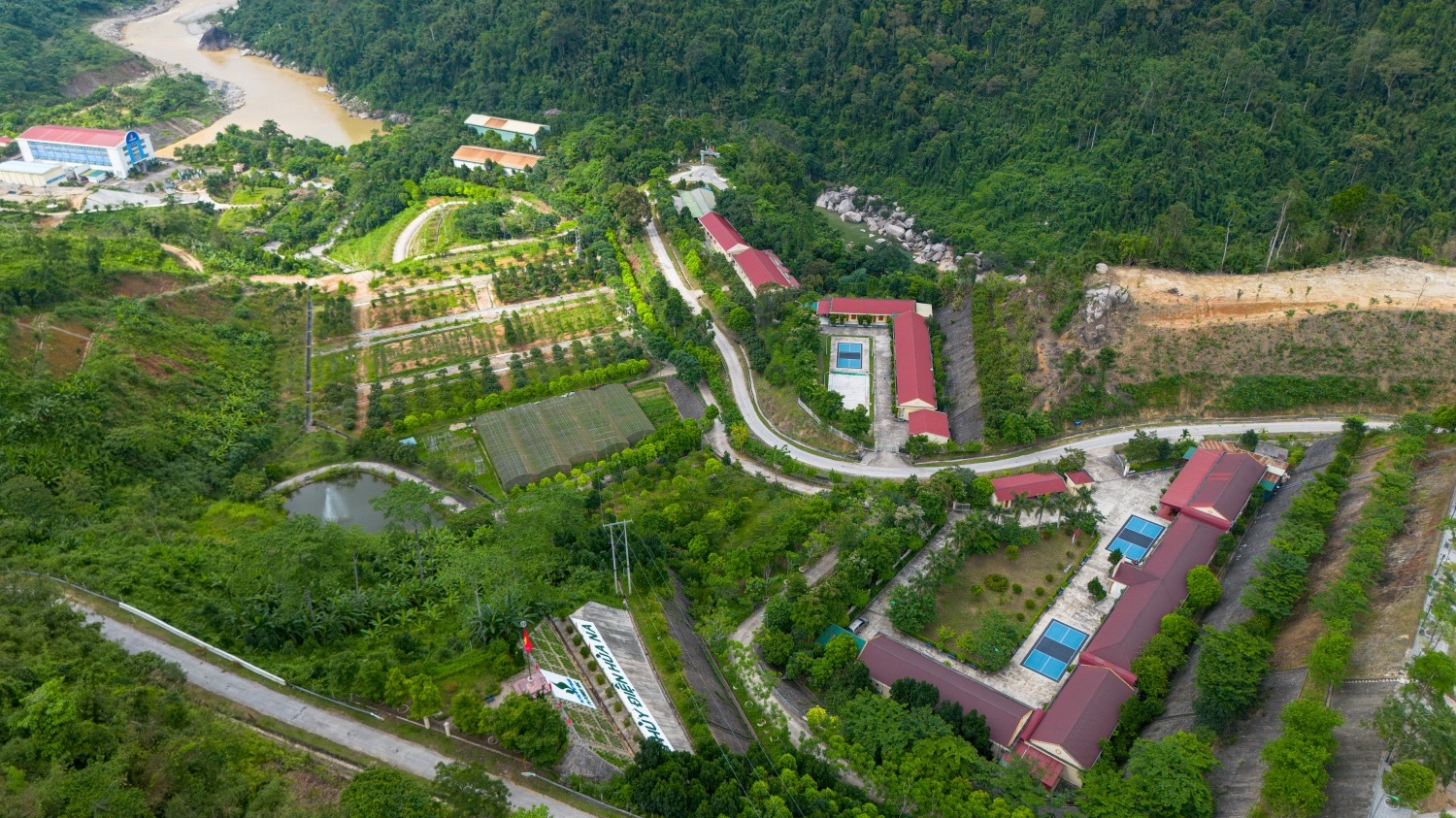 Chuyện ghi ở Nhà máy Thủy điện Hủa Na
