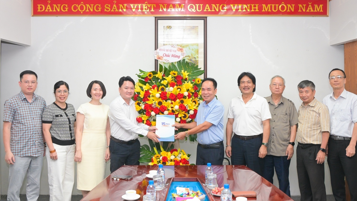 Lãnh đạo Hội Dầu khí Việt Nam chúc mừng Tạp chí Năng lượng Mới - PetroTimes nhân kỷ niệm 100 năm Ngày Báo chí Cách mạng Việt Nam