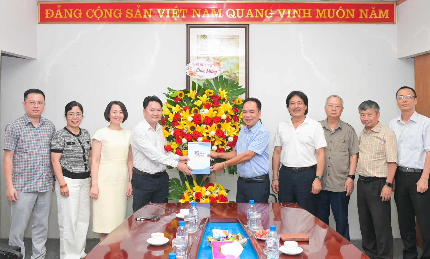 Lãnh đạo Hội Dầu khí Việt Nam chúc mừng Tạp chí Năng lượng Mới - PetroTimes nhân kỷ niệm 100 năm Ngày Báo chí Cách mạng Việt Nam