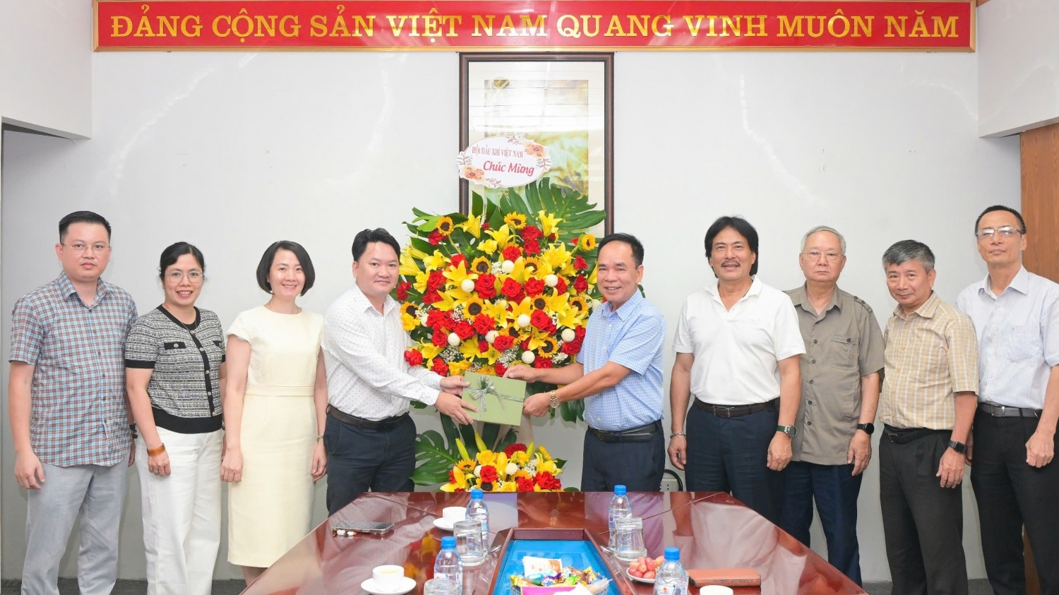 Lãnh đạo Hội Dầu khí Việt Nam chúc mừng Tạp chí Năng lượng Mới - PetroTimes nhân kỷ niệm 100 năm Ngày Báo chí Cách mạng Việt Nam