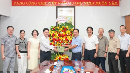 Lãnh đạo Hội Dầu khí Việt Nam chúc mừng Tạp chí Năng lượng Mới - PetroTimes nhân kỷ niệm 100 năm Ngày Báo chí Cách mạng Việt Nam