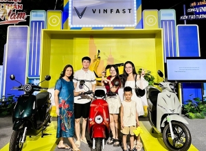 Mua VinFast Evo200, trúng thưởng thêm Motio, chủ xe dùng luôn 2 xe để “lan tỏa sống xanh”