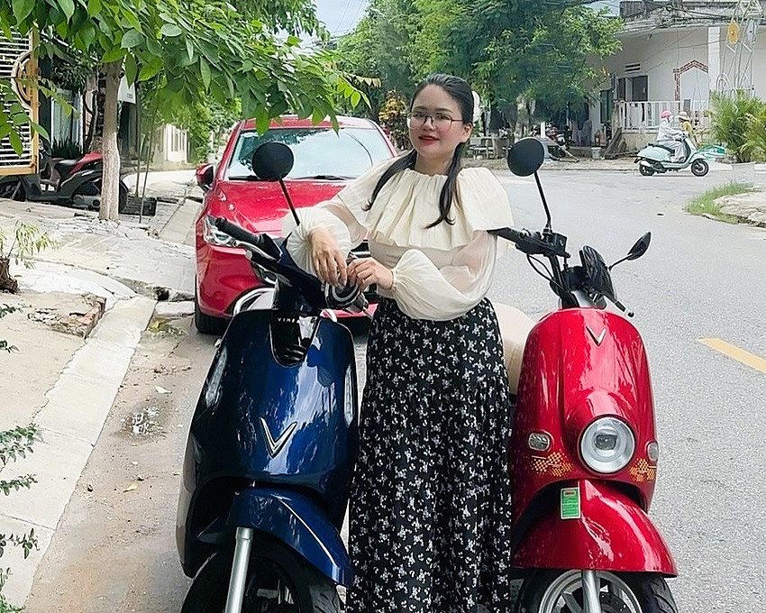 Mua VinFast Evo200, trúng thưởng thêm Motio, chủ xe dùng luôn 2 xe để “lan tỏa sống xanh”