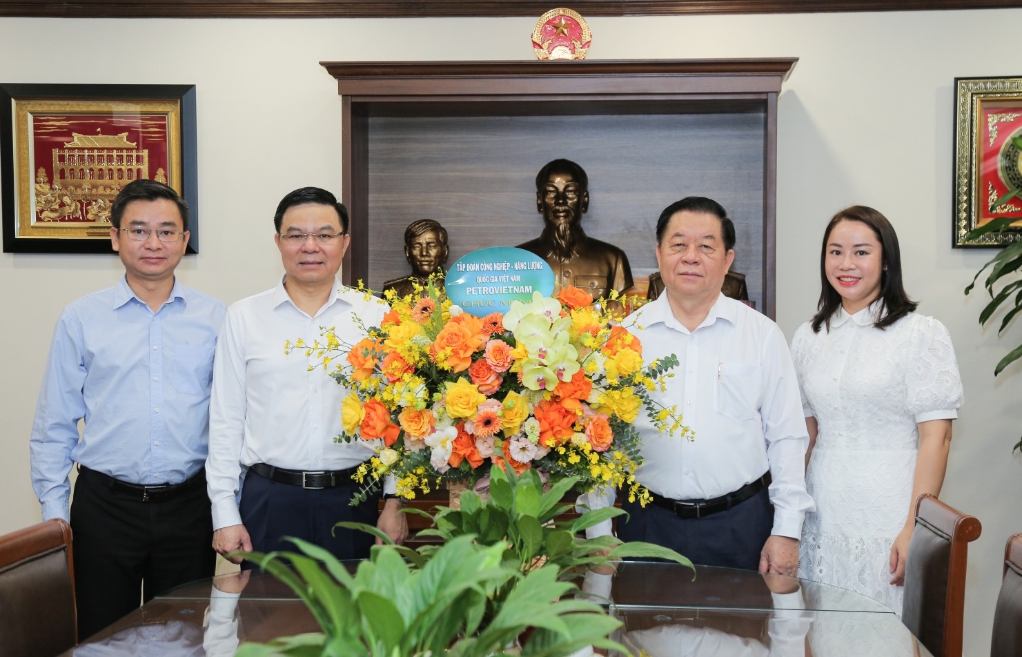 Lãnh đạo Petrovietnam chúc mừng Ban Tuyên giáo và Dân vận Trung ương