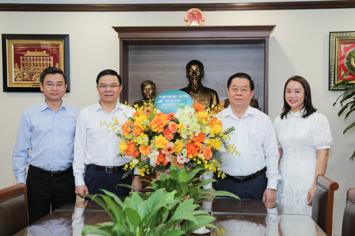 Lãnh đạo Petrovietnam chúc mừng Ban Tuyên giáo và Dân vận Trung ương
