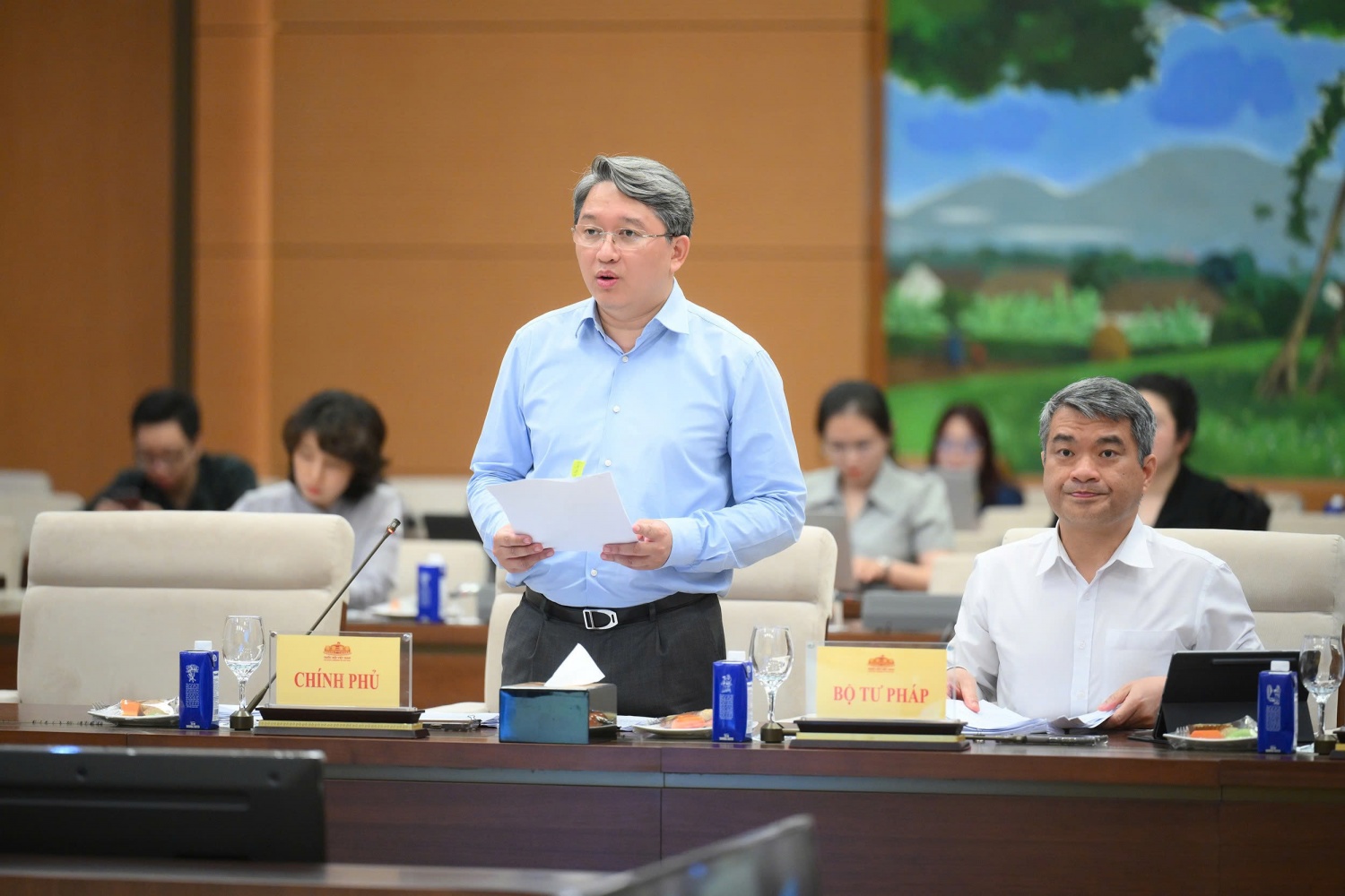 Ủy ban Thường vụ Quốc hội cho ý kiến về Nghị quyết xử lý vướng mắc do quy định pháp luật