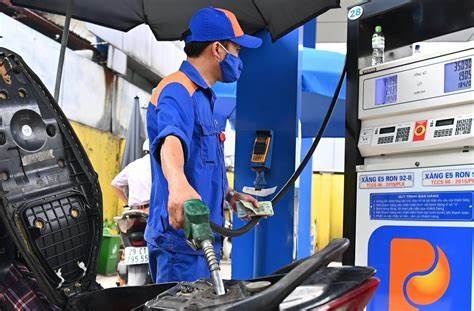 Giá xăng dầu đồng loạt tăng hơn 1.000 đồng/lít