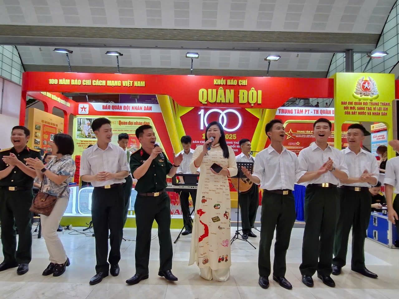 [Chùm ảnh] Ngày hội của những người làm báo Việt Nam