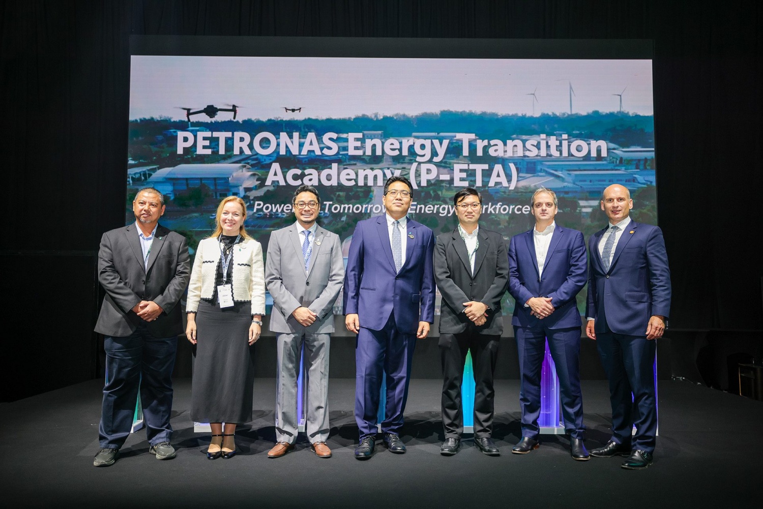 Petronas đẩy nhanh đào tạo nhân lực cho năng lượng sạch Petronas đẩy nhanh đào tạo nhân lực cho năng lượng sạch